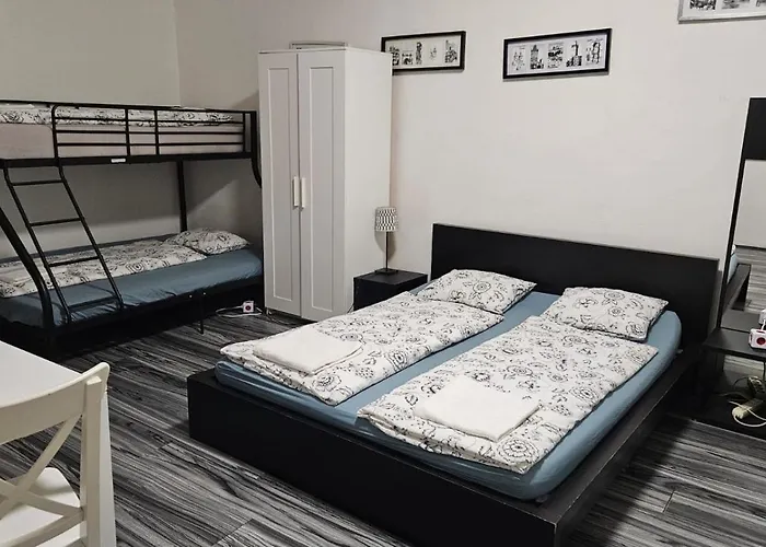Small Apartment In Downtown For Groups